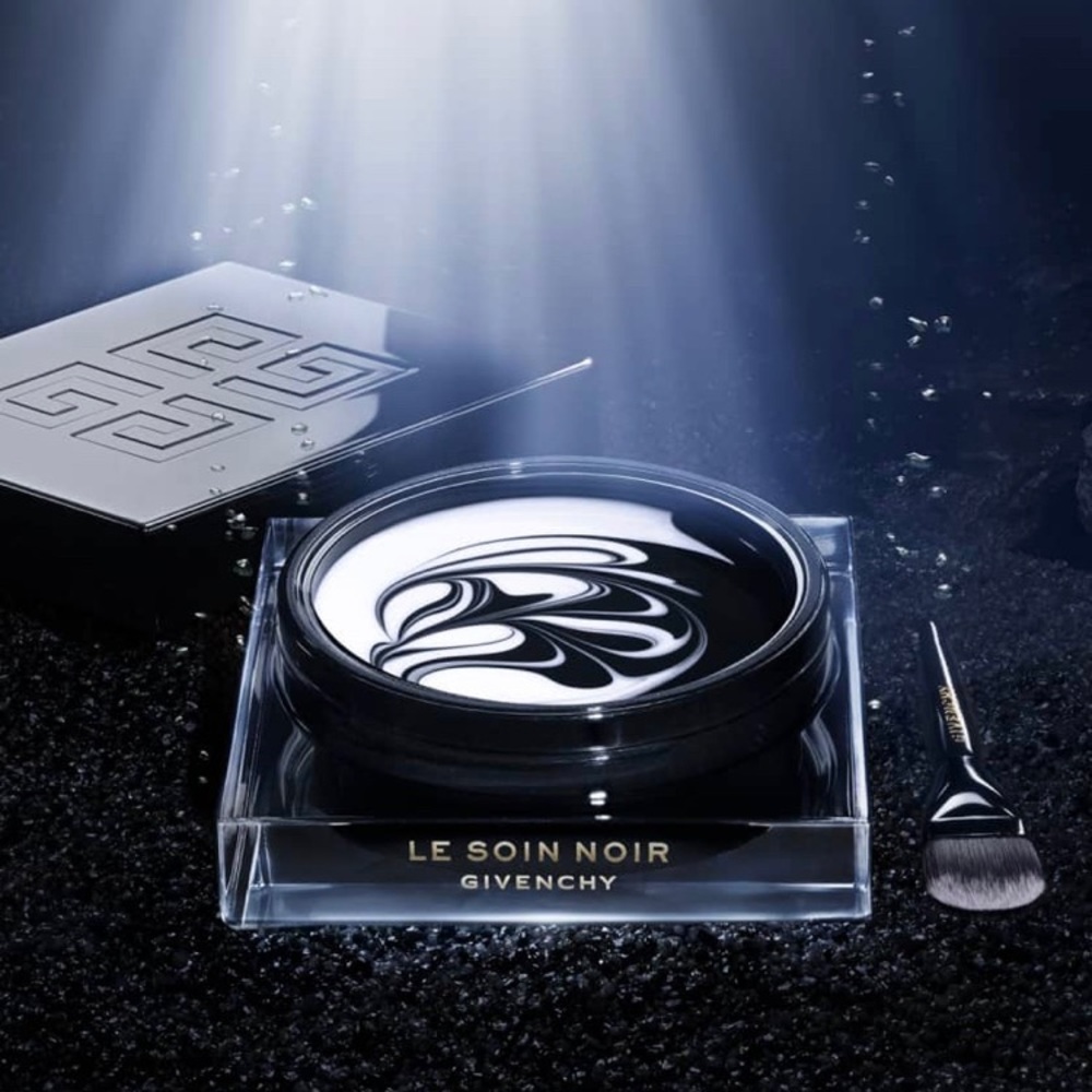 Le Soin Noir Black & White Mask is made in France using handcrafted savoir-faire